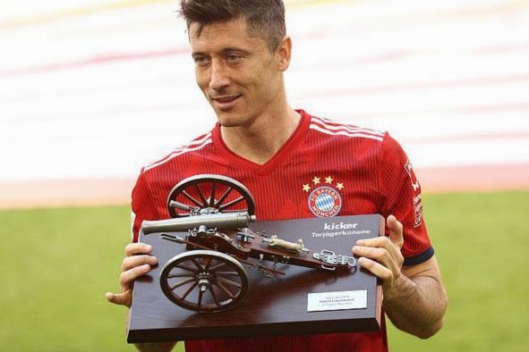 拉瓦内利：尤文绝不需要38岁莱万，应追求奥斯梅恩和热苏斯