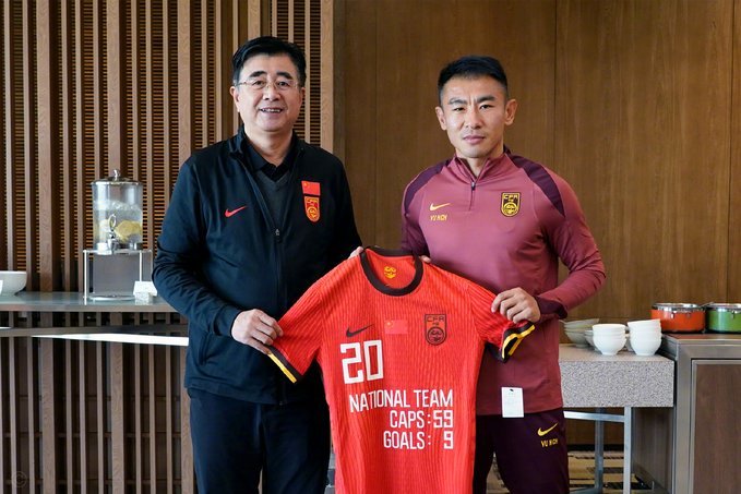 足协主席宋凯会见FIFA秘书长及温格 就深化合作交换意见