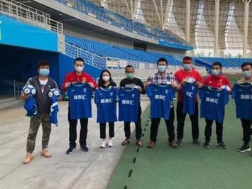 队友拼杀降级生死战，他在看台“身着国少球服+引流卖票+怒骂教练！