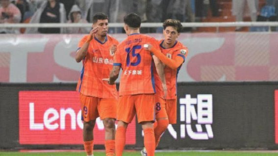 开场闪击！李小恒后点推射破门，泰山1-0浙江