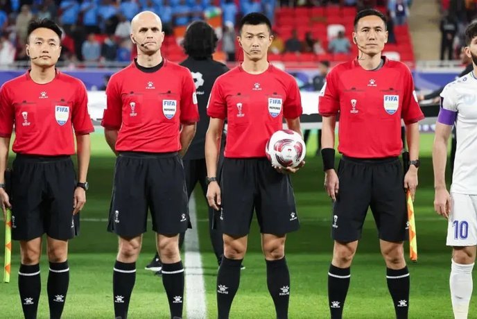 中国裁判马宁、傅明和周飞即将赴美 准备执法世界杯