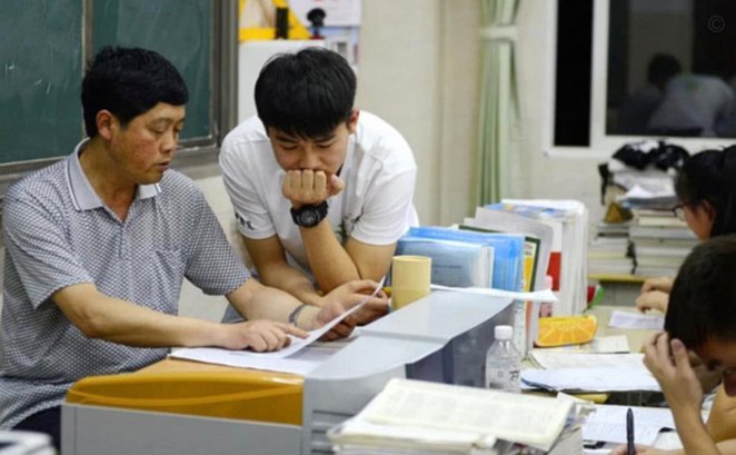 比起辅导桑，更该聊聊董老师的这次失利，背后到底发生了什么？