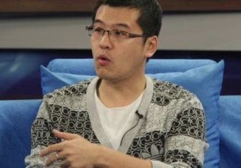 董路持续“怒批”辅导敏：围绕“边界感”的舆论风暴