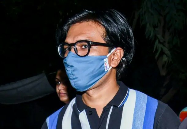 队报：埃梅里团队称他深爱巴黎没考虑走；但出场时间是问题