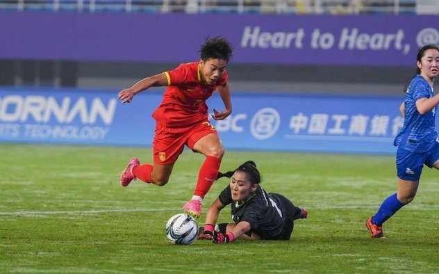 亚运女足：中国0-1韩国，王霜远射中框，邵子钦头球造险