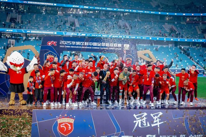 在亚洲足球图景中，海港美学如何诞生？致敬维塔尔的力量。